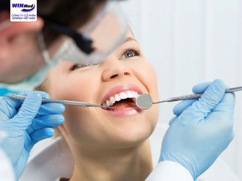 Cần thăm khám bác sĩ, nha sĩ trước khi quyết định trồng răng implant